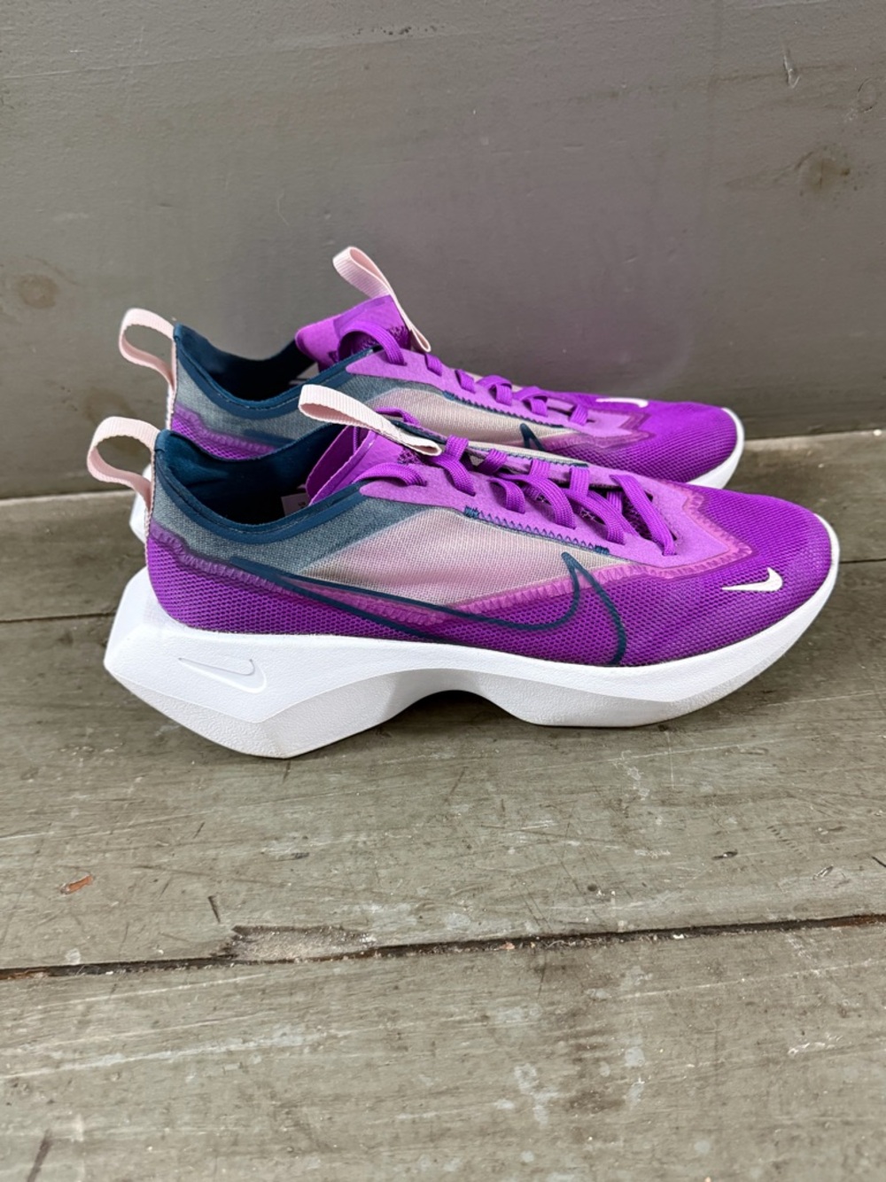 Nike Women’s Purple and Pink Mesh Sneakers